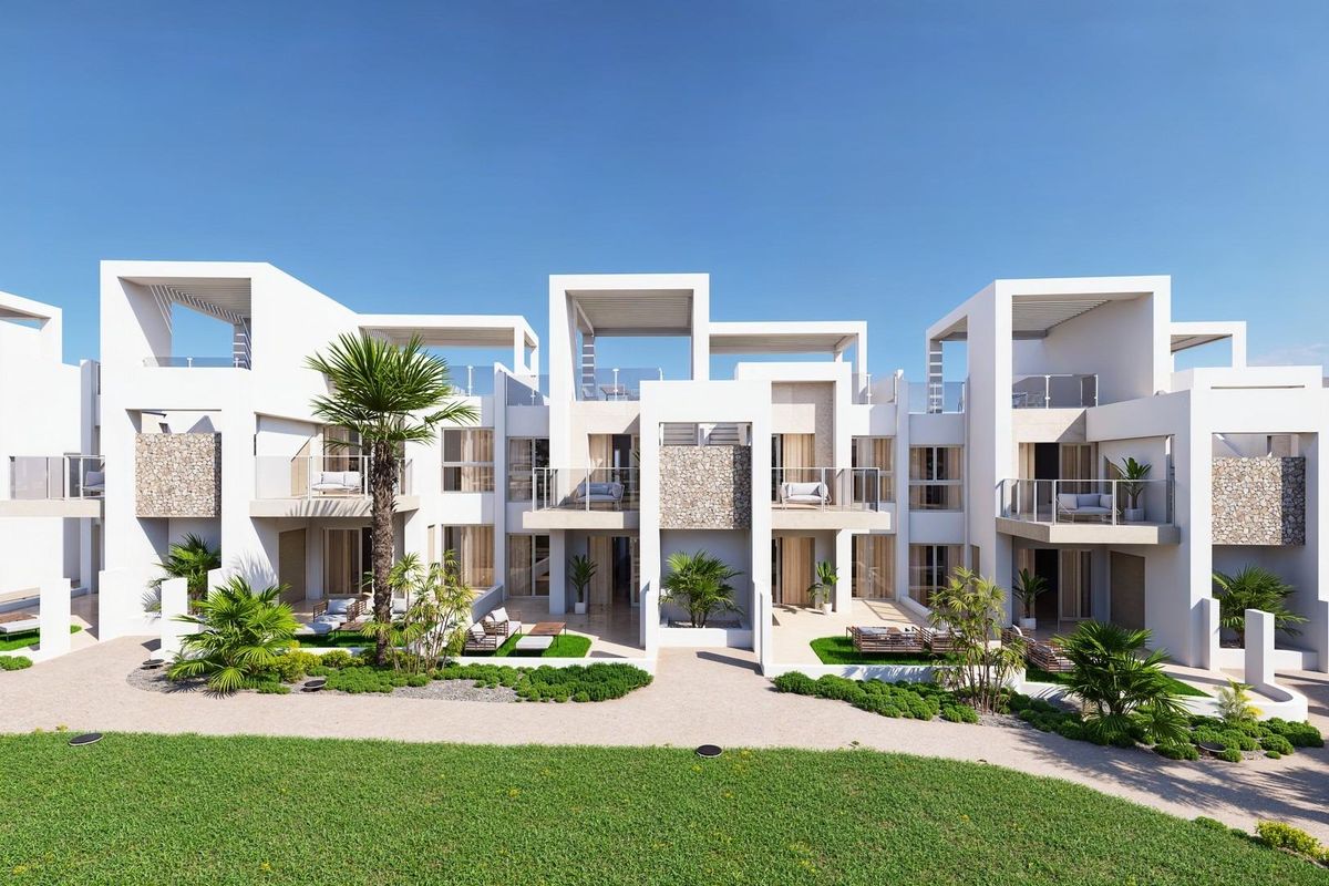 Een helder ontworpen bungalowcomplex met ruime tuinen in Ciudad Quesada, Costa Blanca Zuid.