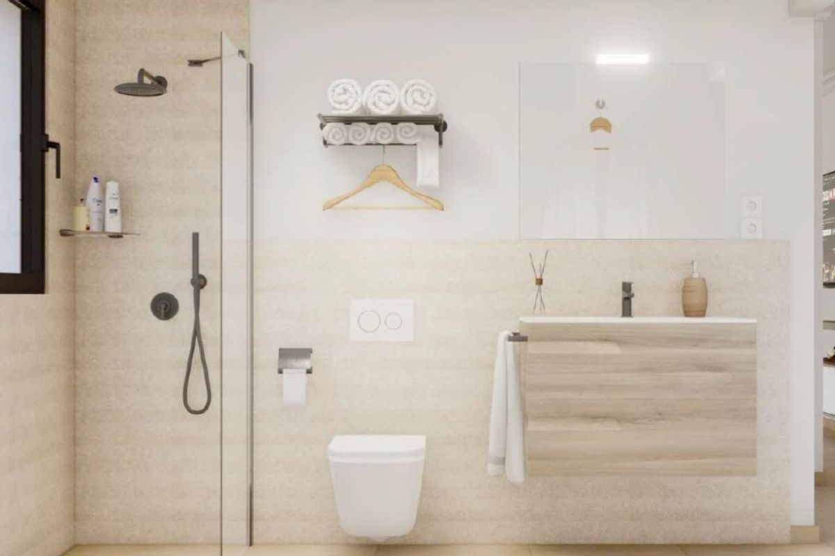 Moderne badkamer in de villa in San Juan Alicante, met een inloopdouche en stijlvolle elementen.