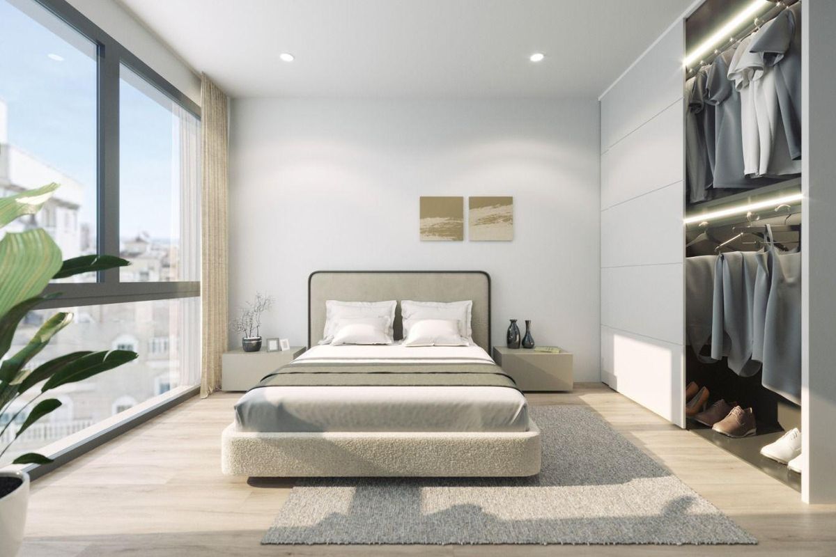 Geavanceerde slaapkamer in een 1-slaapkamer appartement in Torrevieja, met moderne meubels en elegante ontwerpelementen.