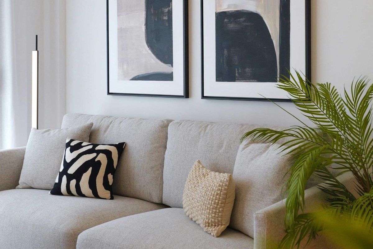 Cozy living space featuring artwork and plants in a modern apartment in La Manga del Mar Menor.