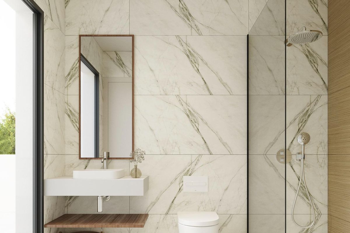 Elegant badkamermet moderne armaturen en stijlvol design in een villa in Polop, Costa Blanca Noord.