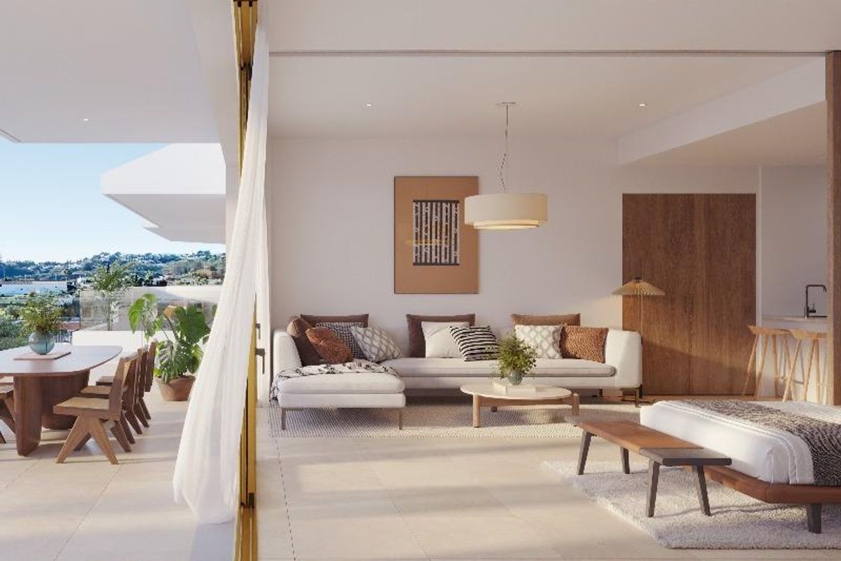 Woonruimte van een penthouse in Fuengirola, met moderne inrichting en uitzicht vanaf het terras.