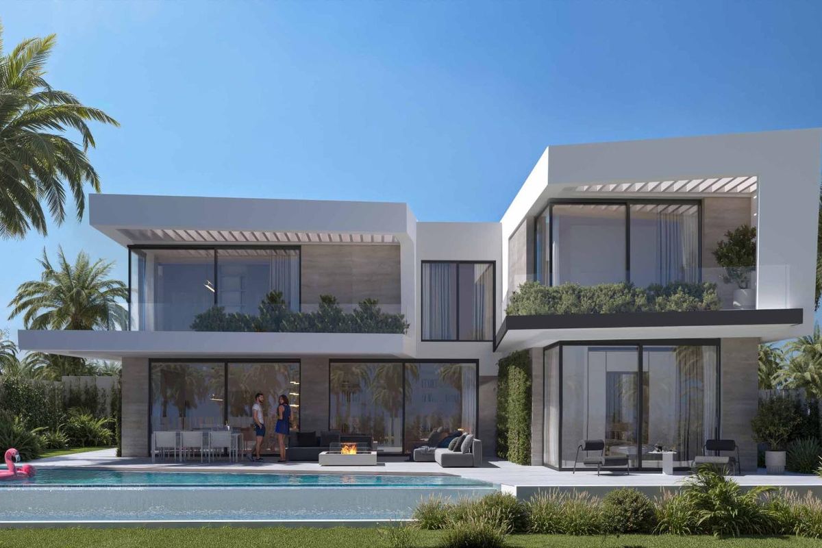 Contemporary villa overzicht met zwembad en buitenzitgedeelte in Mijas, Costa del Sol.