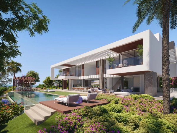 Buitenzicht op een moderne 6-slaapkamer villa in Marbella met een zwembad en weelderige tuin.