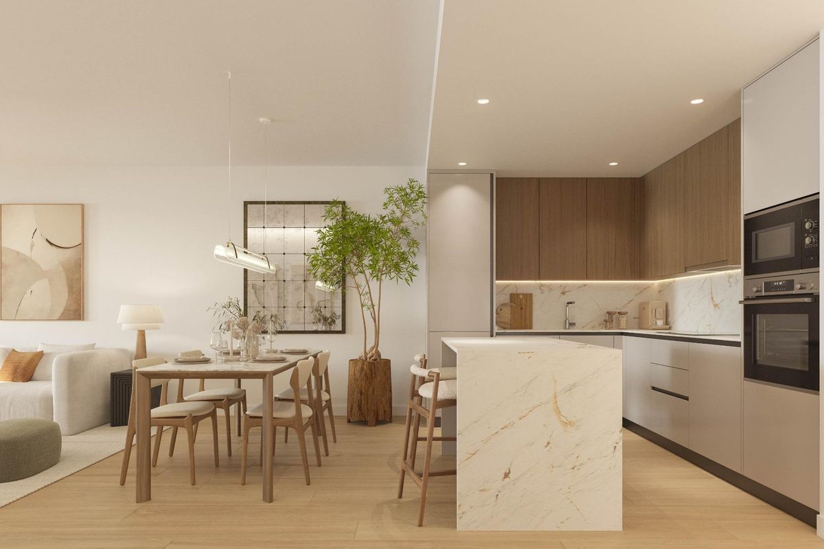 Elegante keuken in een appartement in Torremolinos, met strakke kasten en moderne apparaten.