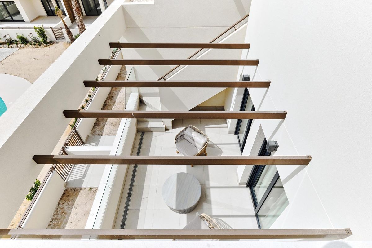 Luchtfoto van een gezellige privé terras van een 2-slaapkamer bungalow in Torrevieja, Costa Blanca Zuid.