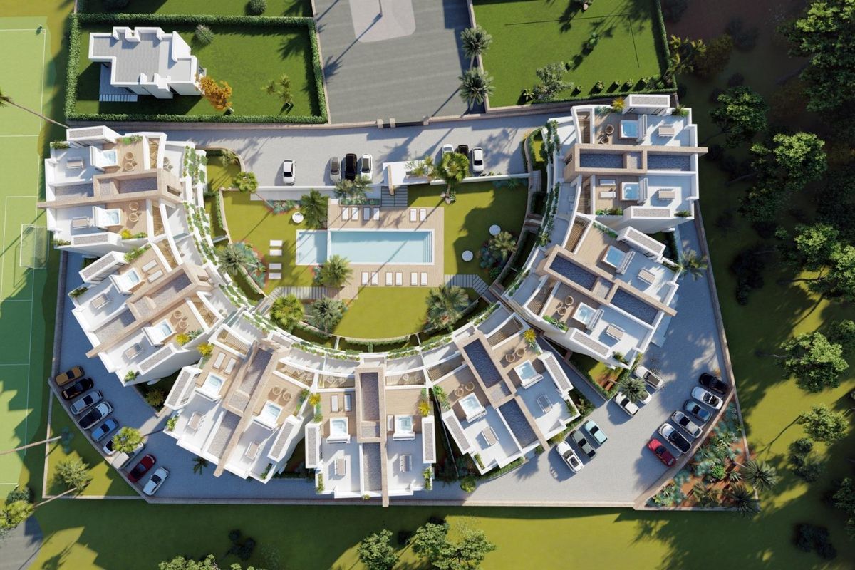 Luchtfoto van de indeling van het appartementencomplex, met zwembaden en tuinen in La Manga Club.