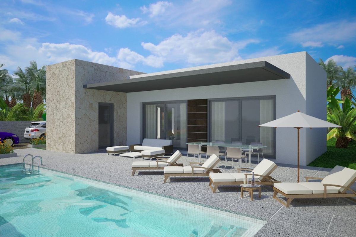 Luxe 3-slaapkamer villa in Benijofar, Costa Blanca, met een zwembad en ruim terras.