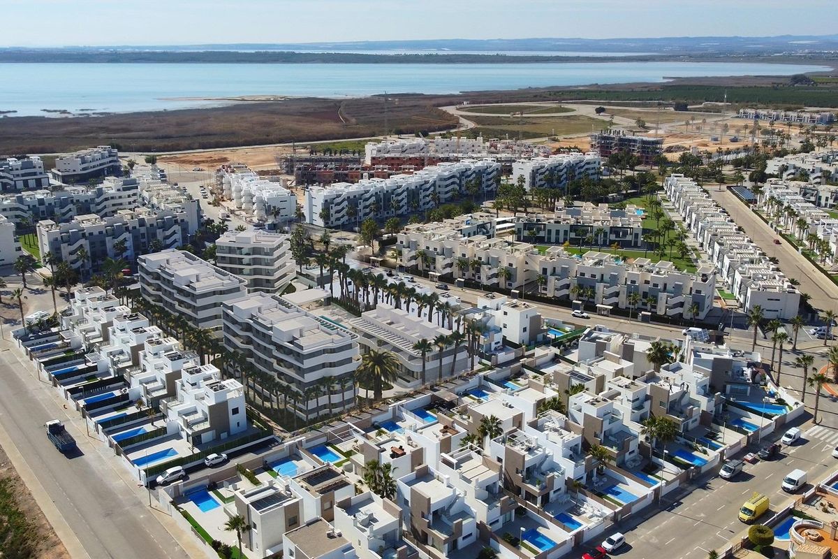Zwembad bij het appartementencomplex in El Raso
