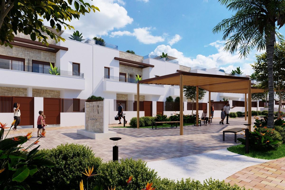 Gemeenschappelijke ruimte met zitplaatsen en groen, naast 3-slaapkamer townhouses in Orihuela, Costa Blanca Zuid.