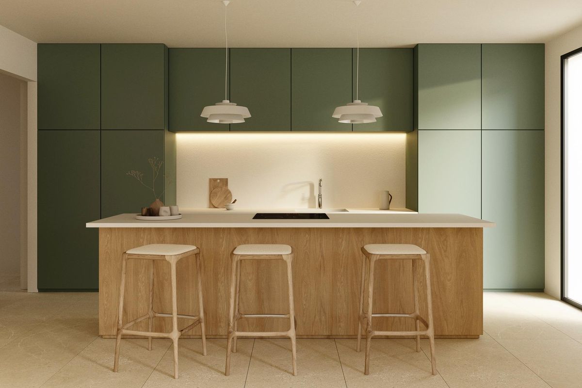 Stijlvolle keuken met groene kasten en zitplaatsen, onderdeel van 5-slaapkamer villa in Polop, Costa Blanca Noord.