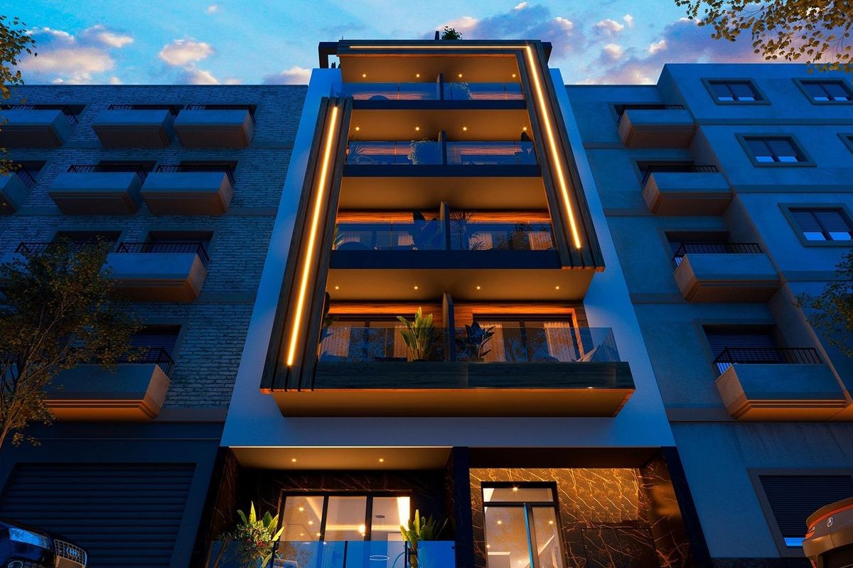 Moderne buitenkant van een 2-slaapkamer penthouse in Torrevieja, met stijlvolle verlichting en balkons.