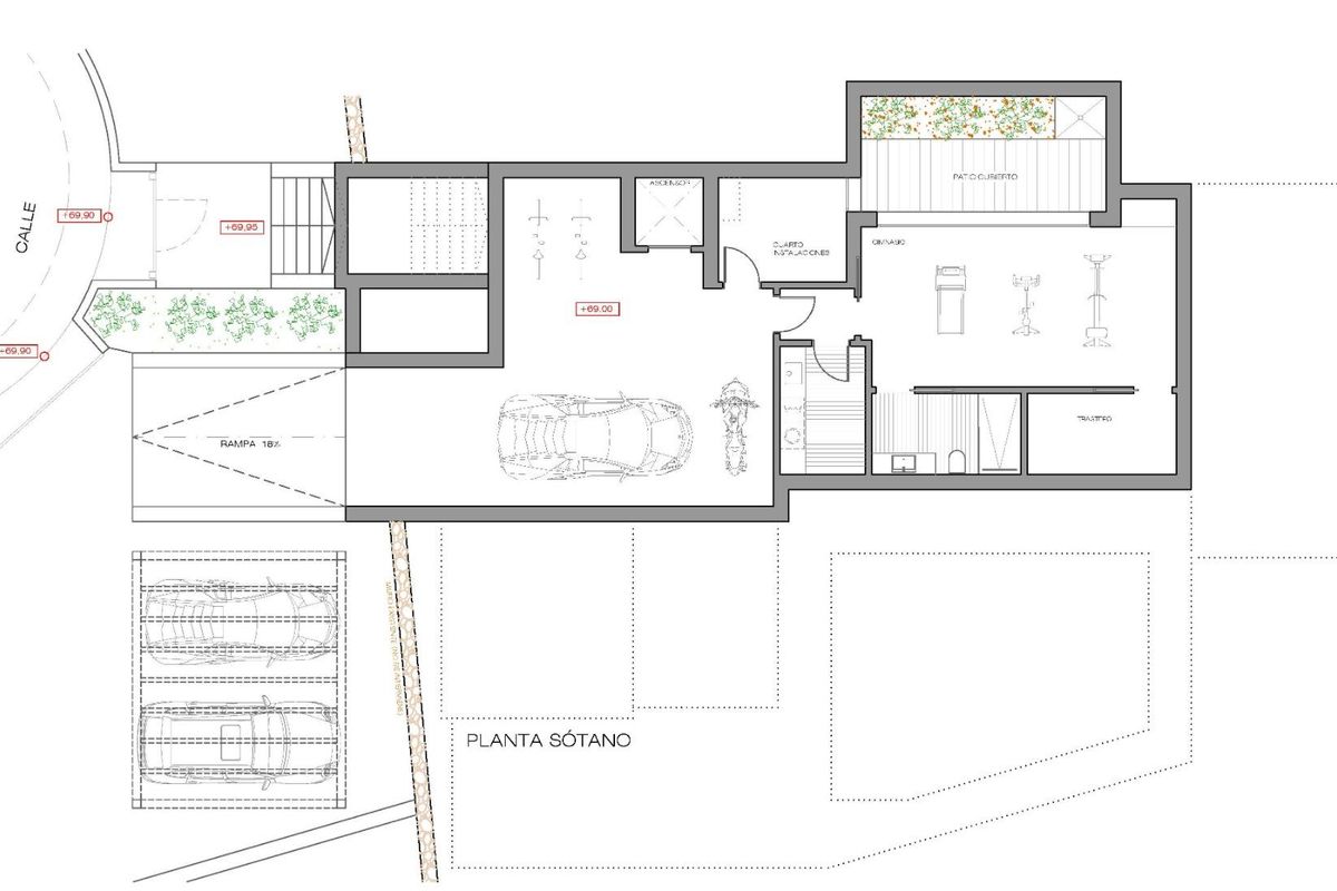 Onderste verdieping plattegrond van een villa in Jávea, met garageplaatsen en extra kamers.