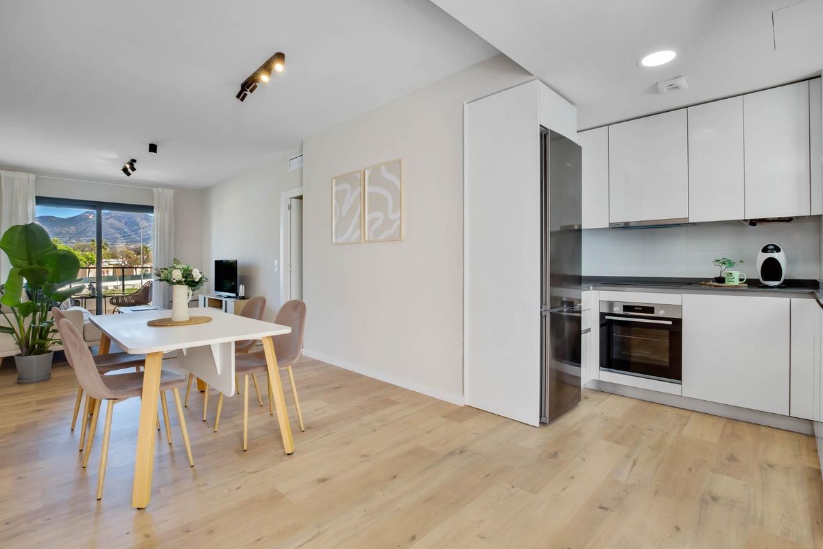 Slaapkamer met groot raam in Mijas