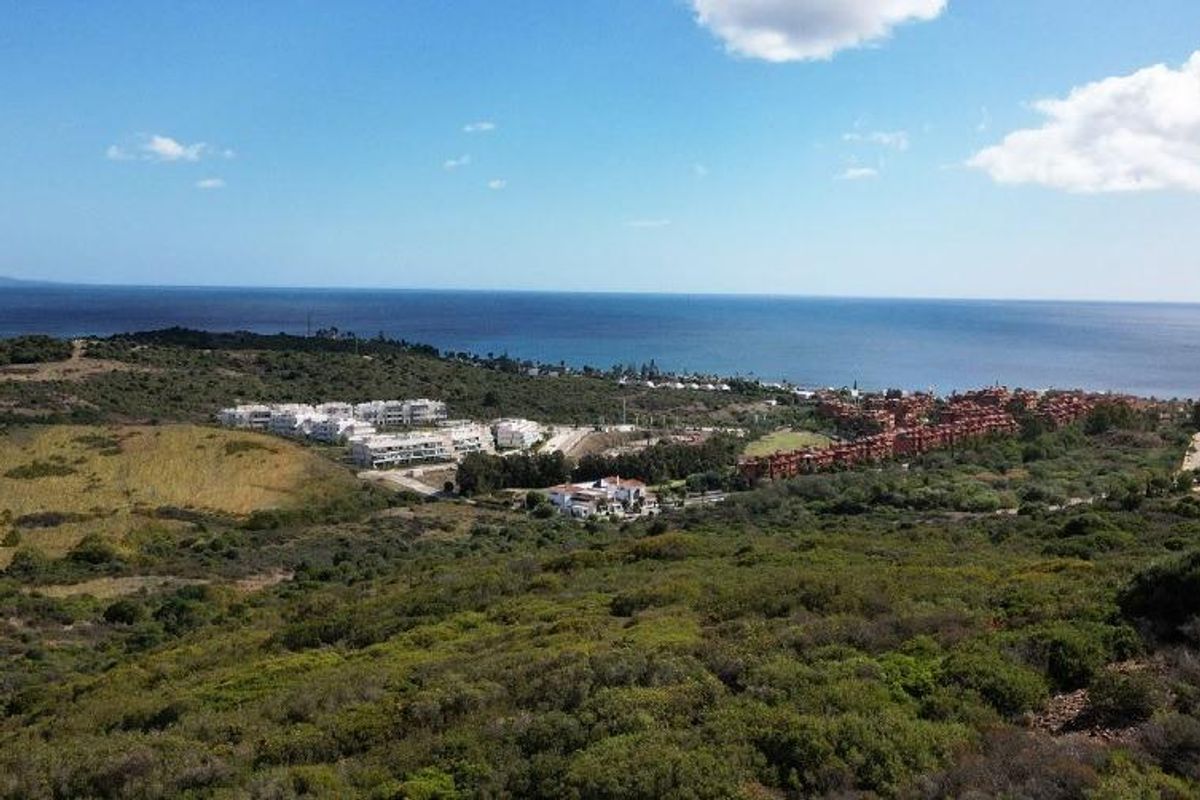 Adembenemend uitzicht vanuit Casares, met de kust en omgeving, ideaal voor ontspanning.