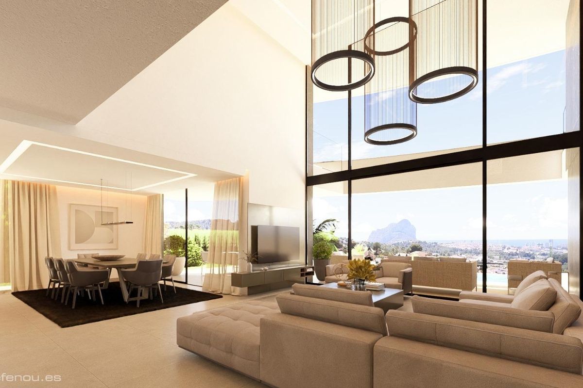 Heldere en ruime woonkamer in de villa, met grote ramen die een prachtig uitzicht op Calpe bieden.