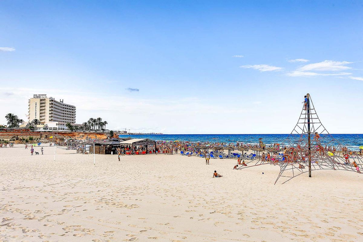 Private solarium with shower and kitchen