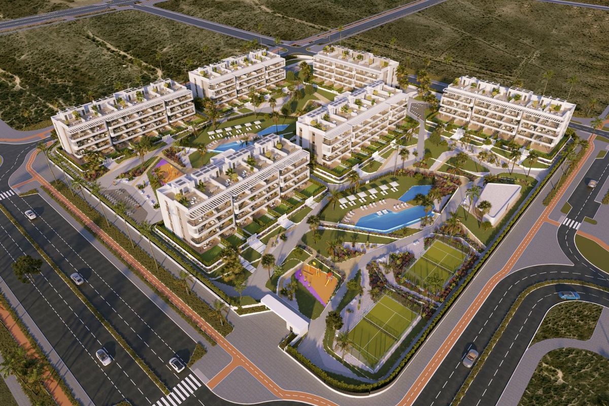 Luchtbeeld van het 2-slaapkamerappartement complex in Torrevieja met tuinen en zwembaden in de Costa Blanca Zuid regio.