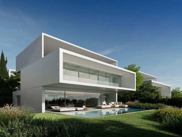 Moderne 4-slaapkamer villa buitenkant met zwembad en tuin in Estepona, Costa del Sol, Spanje.
