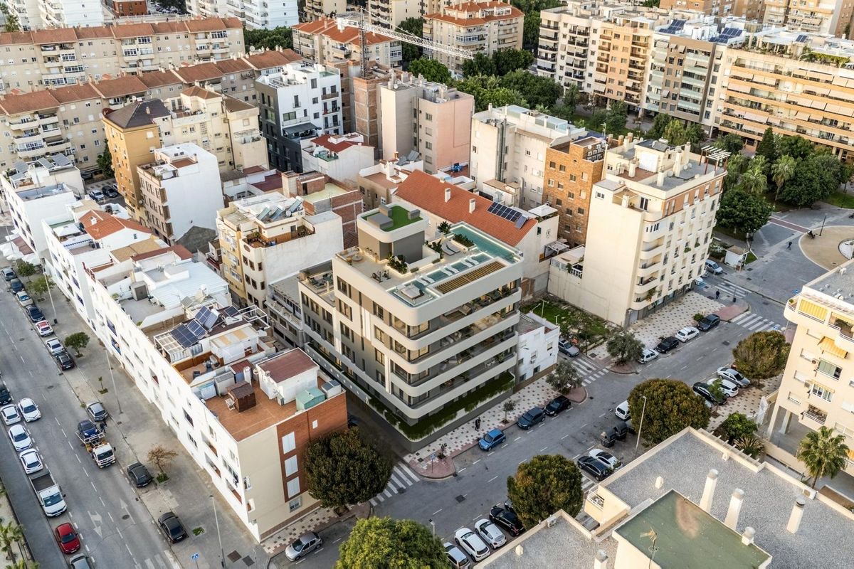 Infinity pool on rooftop terrace in Málaga