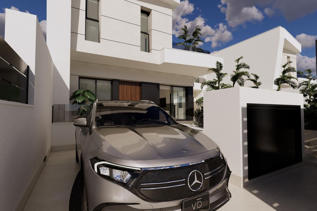 Stijlvol exterieur van een villa in Dolores, Costa Blanca Zuid, met een luxe auto geparkeerd.