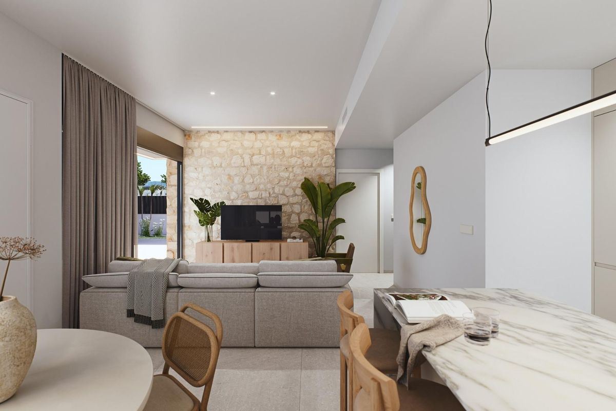 Uitnodigende eet- en woonkamerindeling in de townhouse in Torre Pacheco.