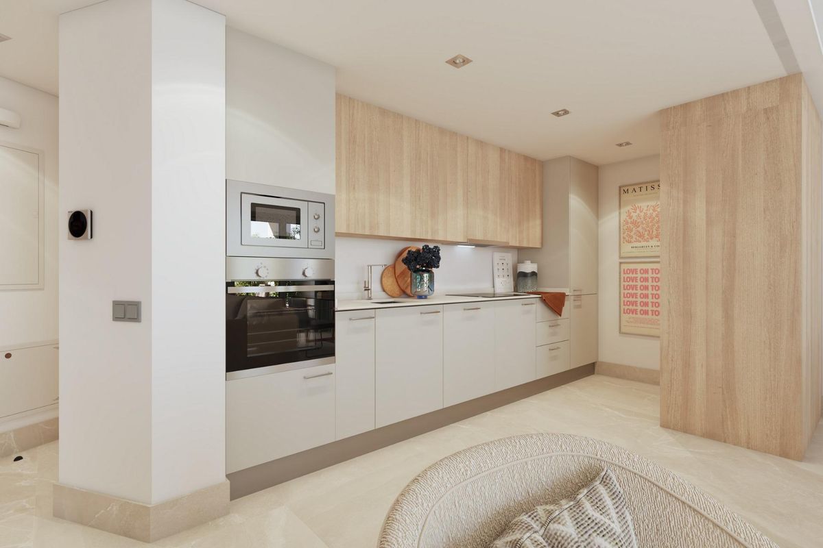 Moderne keuken met strakke kasten en apparaten in een 3-slaapkamer penthouse gelegen in Mijas, Spanje.