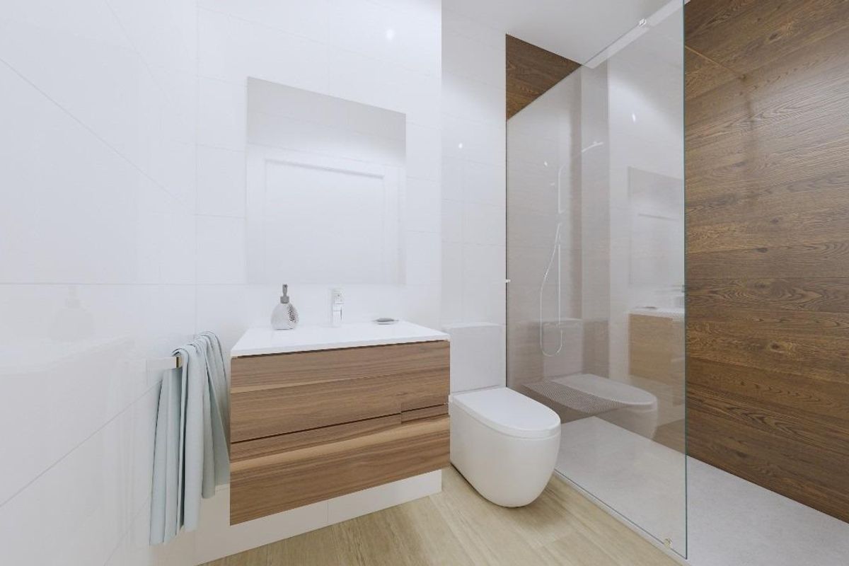 Moderne badkamer in een 3-slaapkamer townhouse met strakke afwerkingen in Los Alcazares, Costa Calida, Spanje.