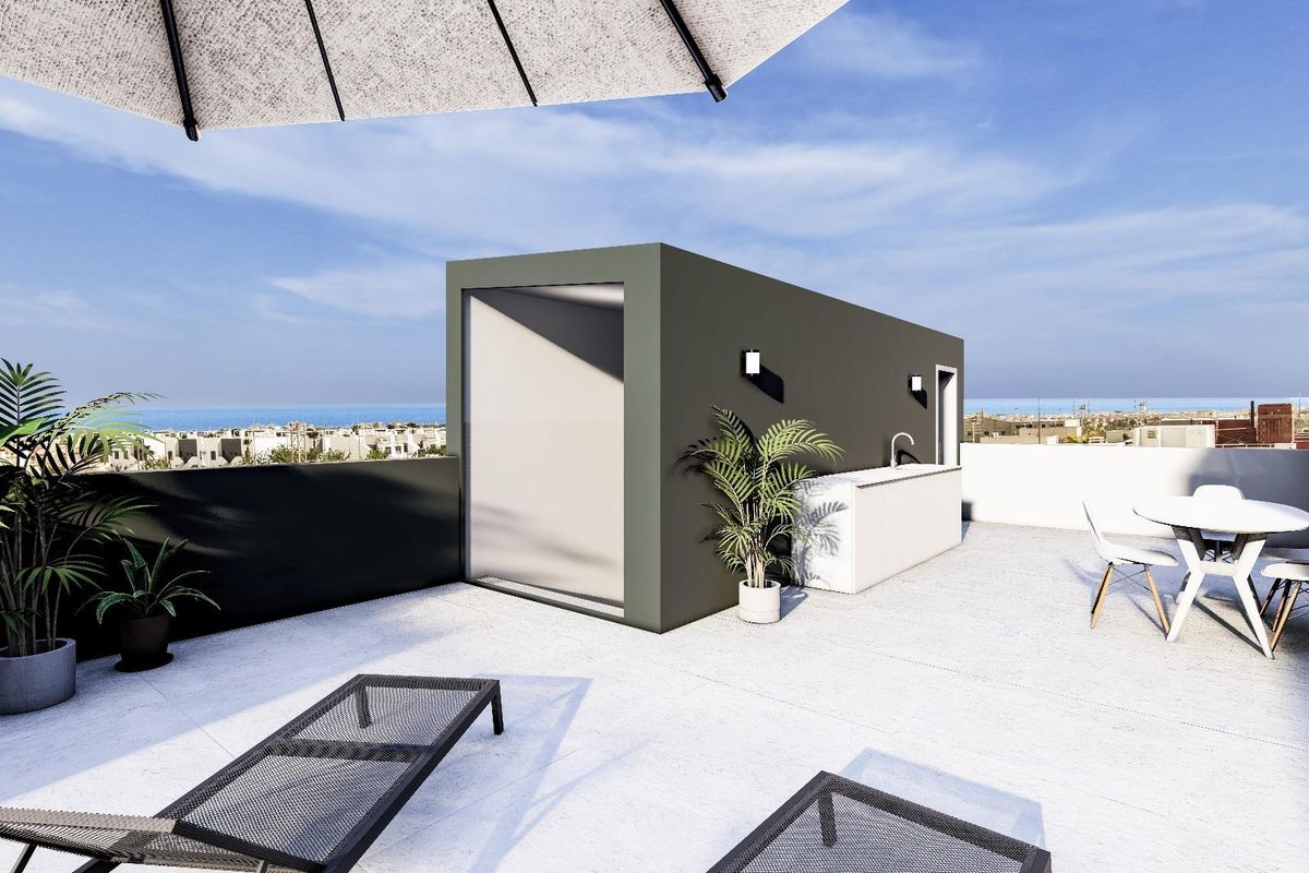 Dakterras met uitzicht op zee en buitenmeubilair in Pilar de La Horadada, Costa Blanca Zuid.