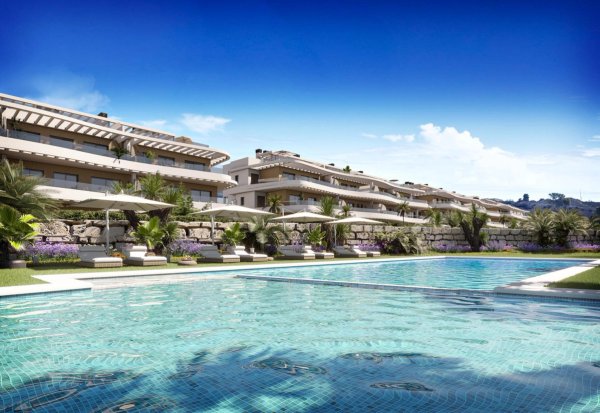 Zicht op een luxe appartementencomplex met zwembad en palmbomen in Finestrat, Costa Blanca Noord.