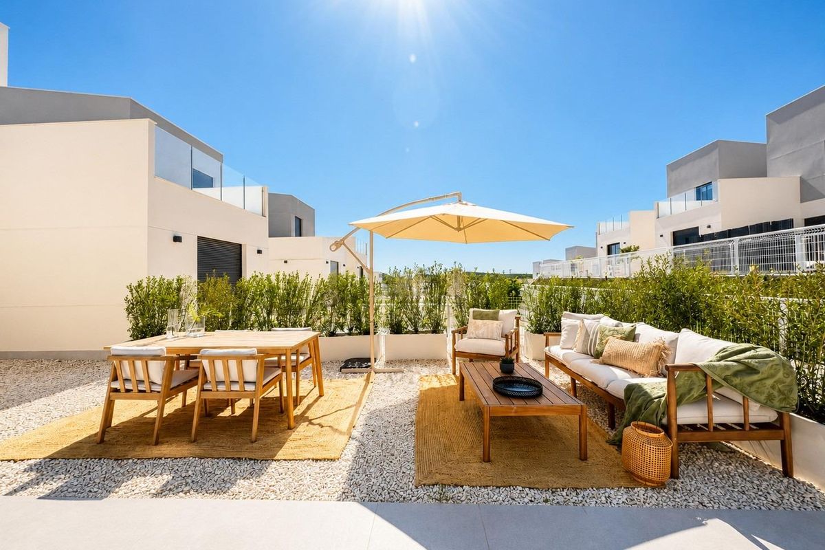 Nieuwbouwwoningen: instapklare rijhuizen en halfvrijstaande villa’s in het Altaona Golf Resort, Murcia