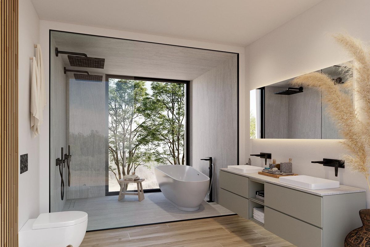 Moderne badkamer met een vrijstaand bad en glazen douche, met uitzicht op bomen in villa in Marbella.