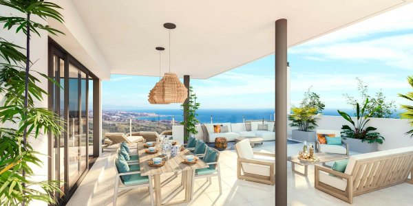 Prachtig penthouse terras met zeezicht, eethoek en lounge meubilair in Casares, Costa del Sol.