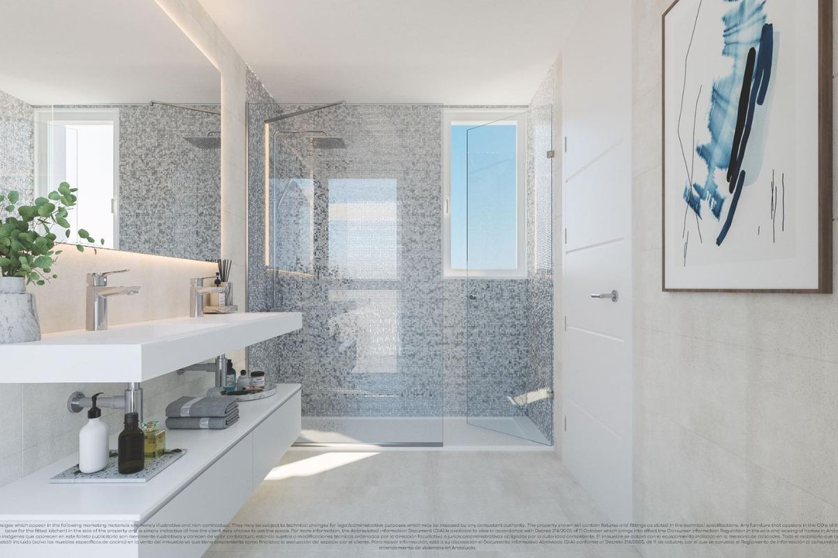Moderne badkamer met hedendaagse armaturen en een schoon ontwerp in een 3-slaapkamerappartement in Mijas, Costa del Sol.