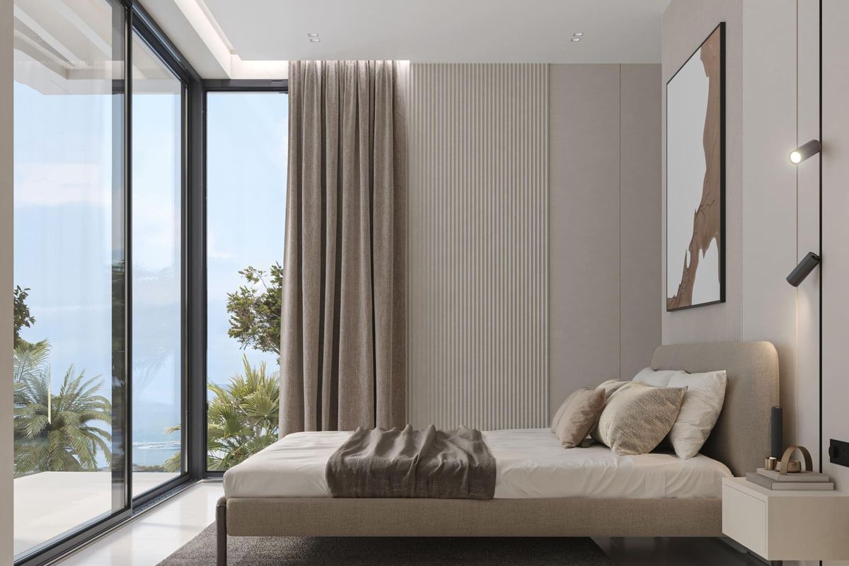 Serene slaapkamer met ramen van vloer tot plafond die uitzicht bieden, onderdeel van een luxe villa in Mijas.
