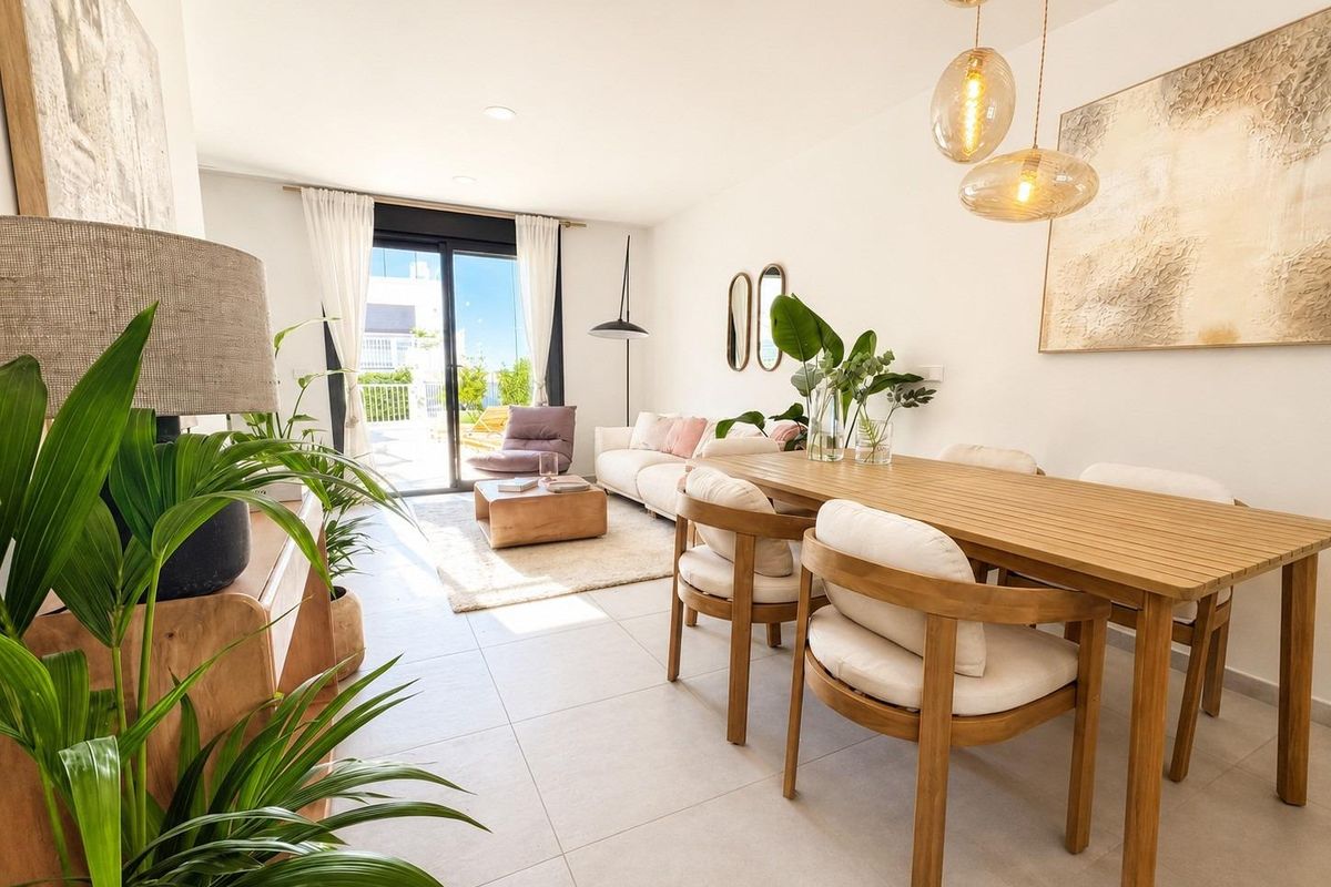 Nieuwbouwwoningen: instapklare rijhuizen en halfvrijstaande villa’s in het Altaona Golf Resort, Murcia
