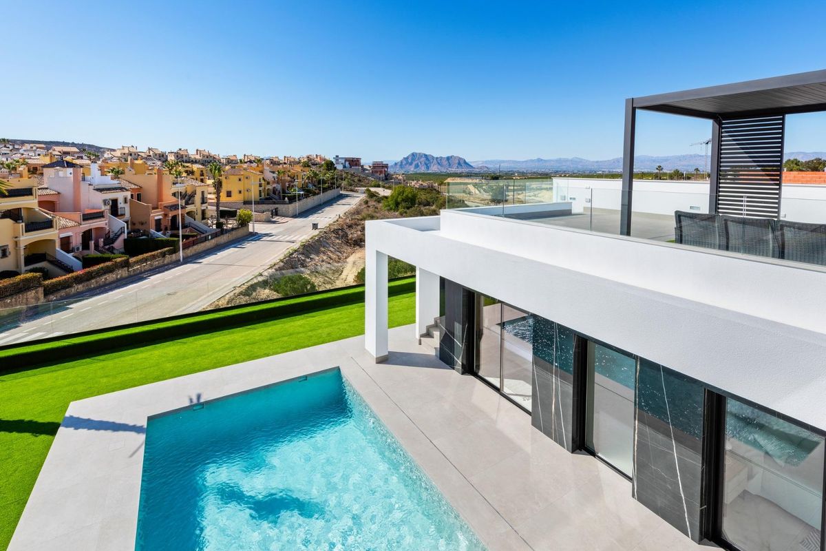 Moderne 3-slaapkamer villa met zwembad en tuin in Algorfa, Costa Blanca Zuid