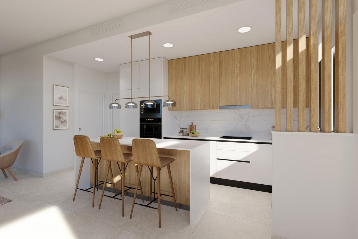 Moderne keuken in de villa, uitgerust met stijlvolle kasten en voldoende verlichting, Fuente Álamo.