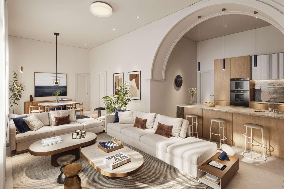 Ruime woonkamer met banken en moderne keuken in een appartement met 3 slaapkamers op de begane grond, Málaga, Costa del Sol.