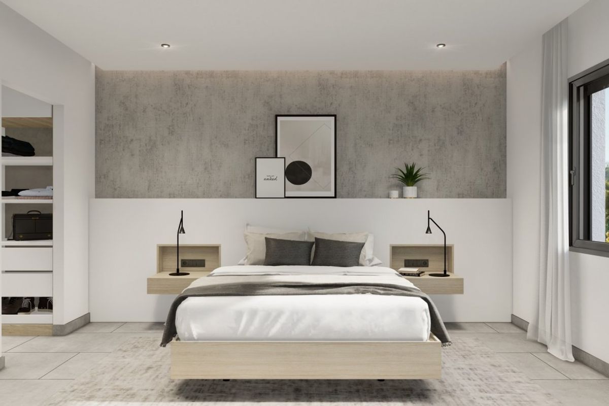 Gezellige slaapkamer in een 3-slaapkamer villa in Orihuela Costa, met moderne inrichting en natuurlijk licht van de ramen.