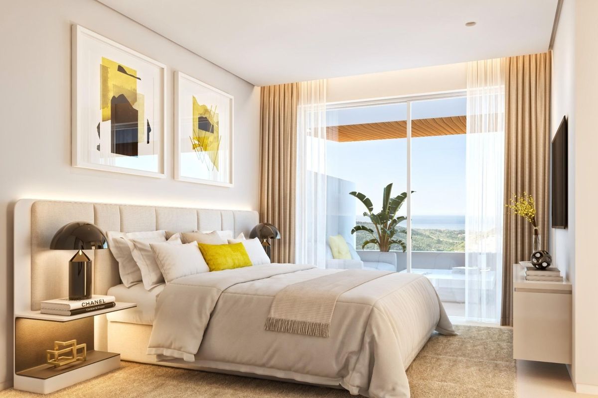 Gezellig slaapkamer met terras en uitzicht in een 2-slaapkamer appartement in Ojen, met zachte decor.