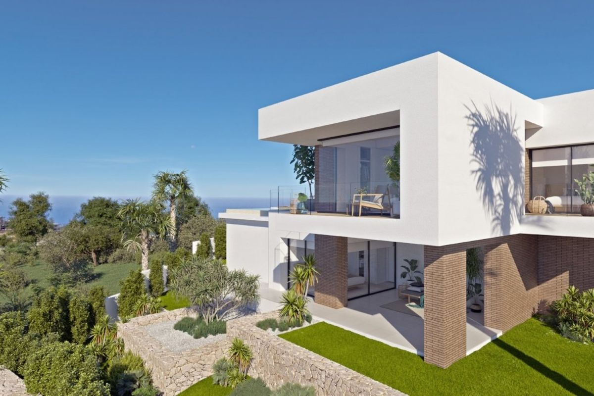 Moderne villa met 3 slaapkamers, weelderige tuinen en zeezicht in Benitachell, Costa Blanca Noord.