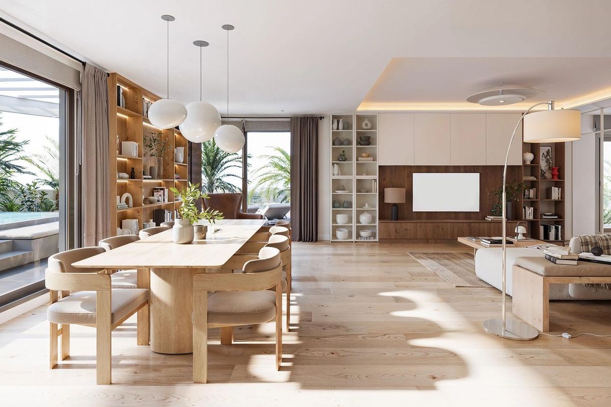 Ruime woonkamer en eetkamer met moderne inrichting, grote ramen met uitzicht op palmbomen in appartement in Mijas.