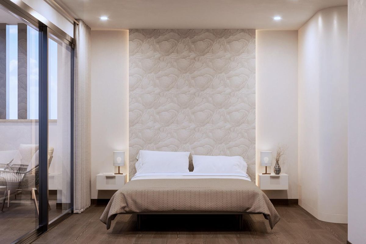 Elegante slaapkamer in San Pedro del Pinatar met luxe beddengoed en toegang tot een privéterras.