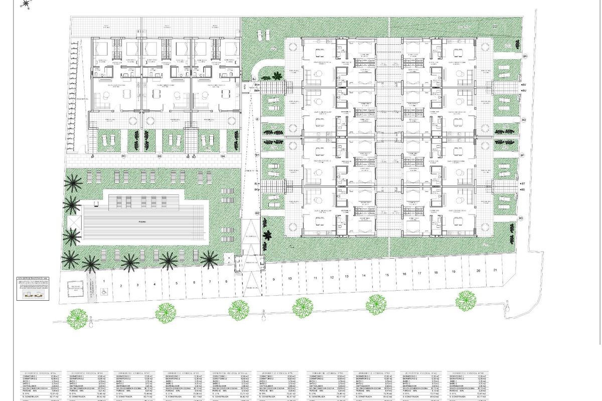 Gedetailleerd siteplan voor een wooncomplex met tuinen en zwembaden nabij Pilar de La Horadada.