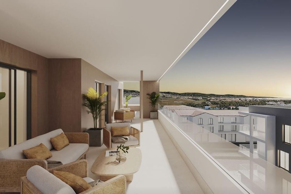 Ruime woonkamer in de penthouse met moderne meubels en prachtige zonsondergang uitzichten in San Pedro De Alcantara.