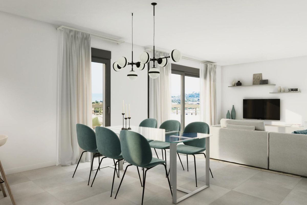 Heldere eetkamer met een moderne tafel en stoelen met uitzicht in een appartement op de begane grond in Estepona.
