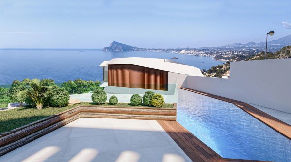 Uitzicht op het zwembad en de oceaan vanaf het terras van een penthouse met 4 slaapkamers in Calpe, Costa Blanca Noord.