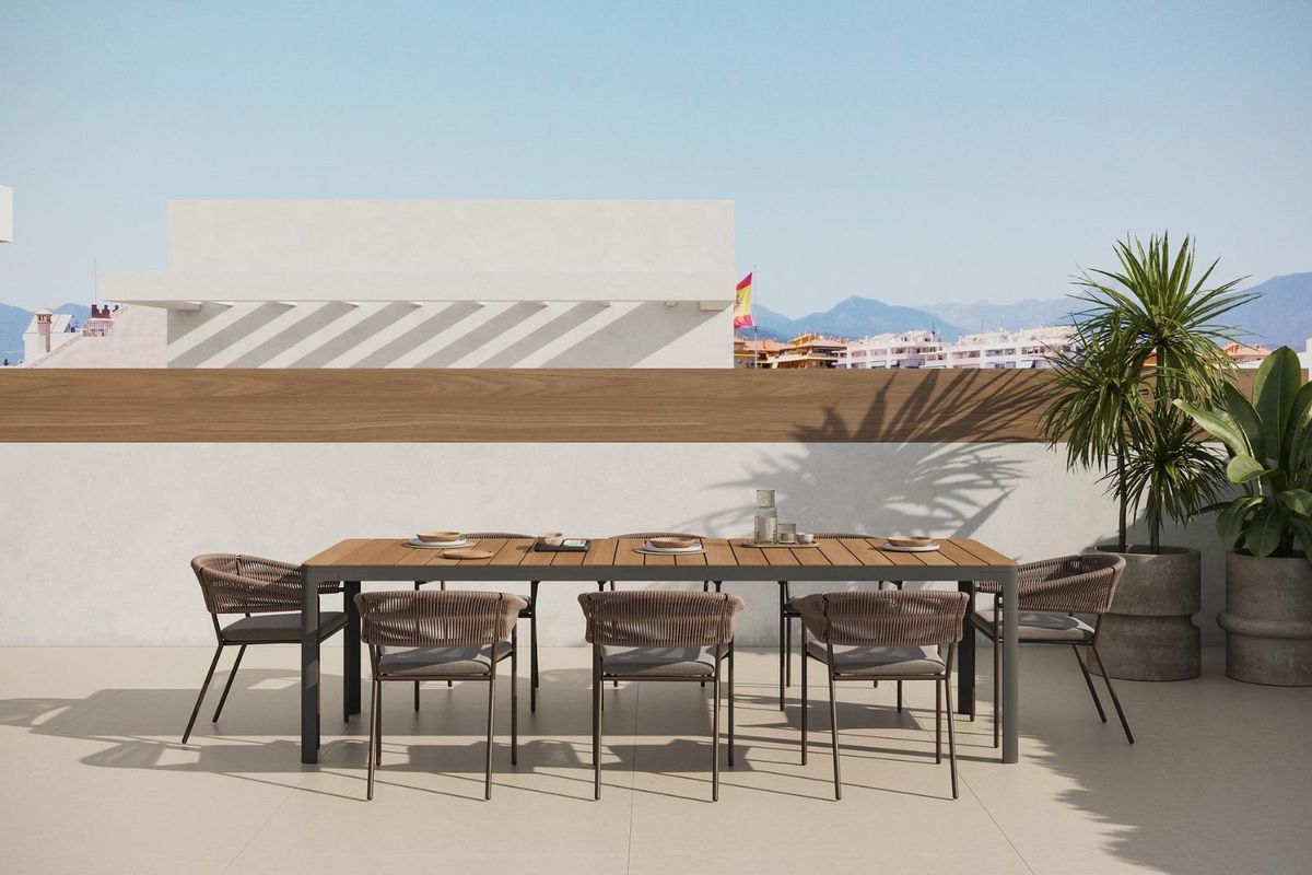 Second bedroom with natural light