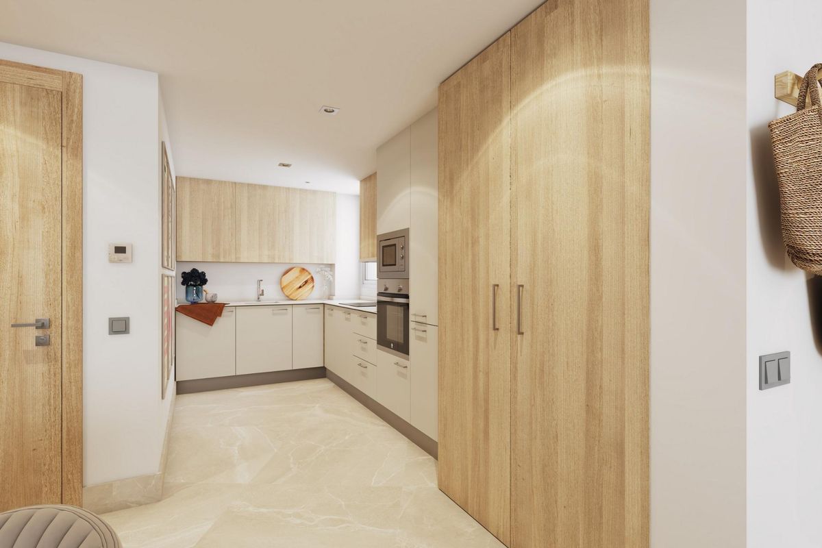 Stylish keuken met houten kasten en moderne apparaten in een 3-slaapkamer penthouse in Costa del Sol, Spanje.